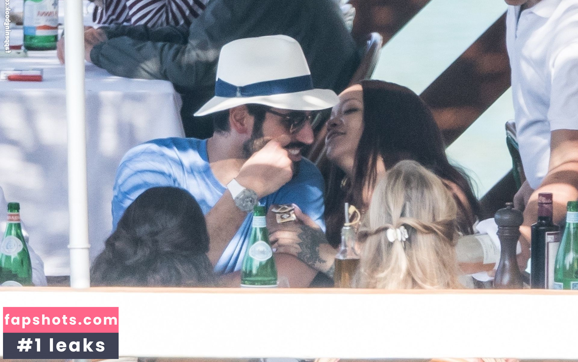 Rihanna gallery photo #2633