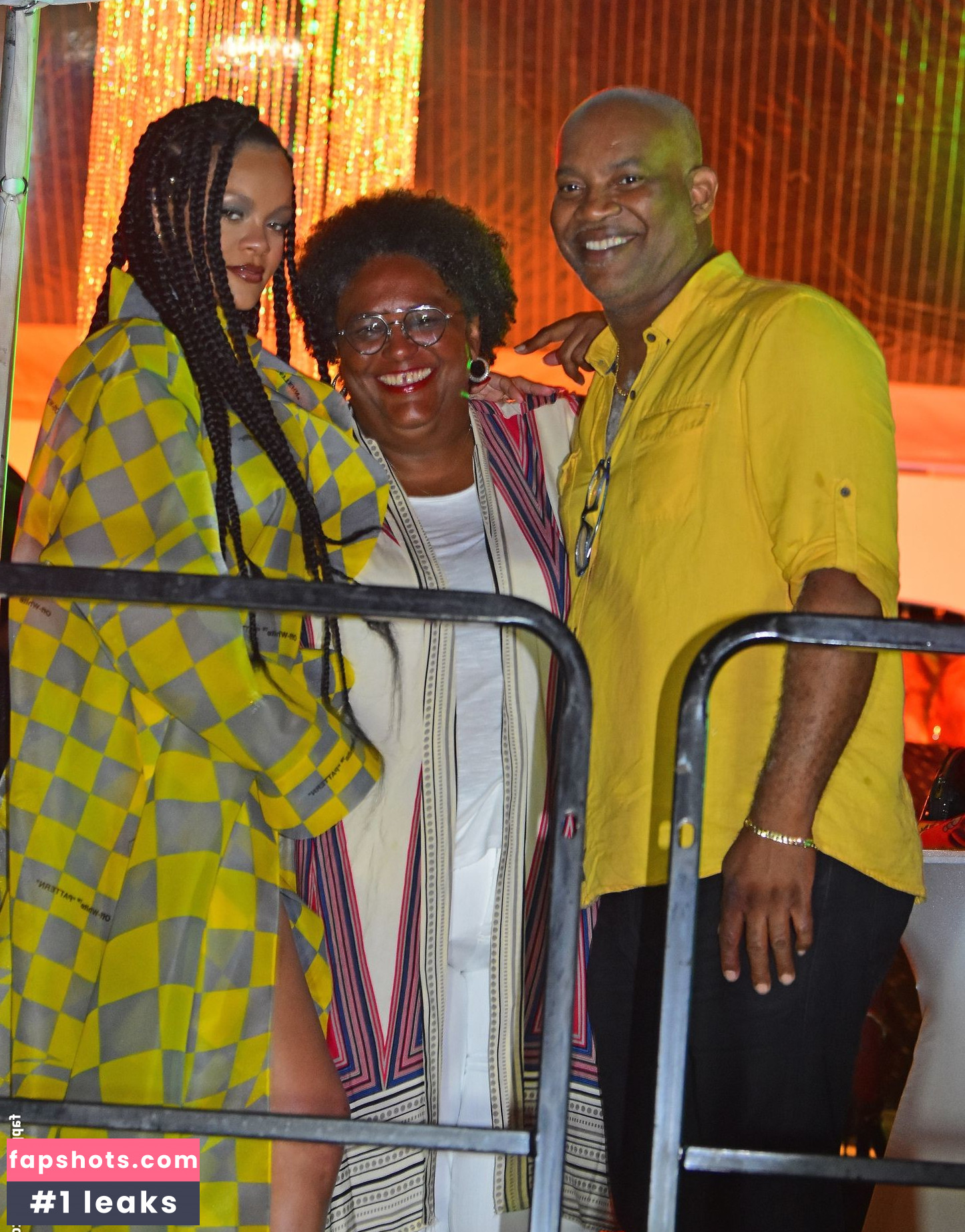 Rihanna gallery photo #2644