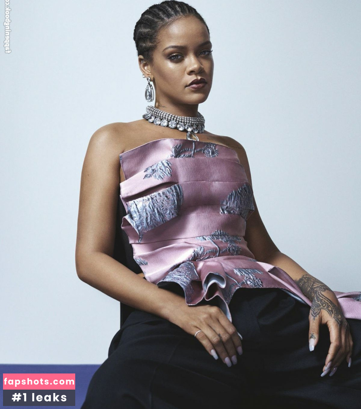 Rihanna gallery photo #2655