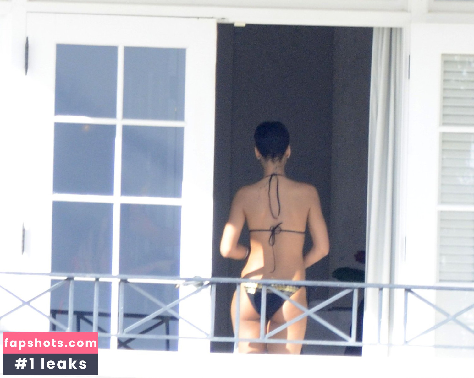 Rihanna gallery photo #2768