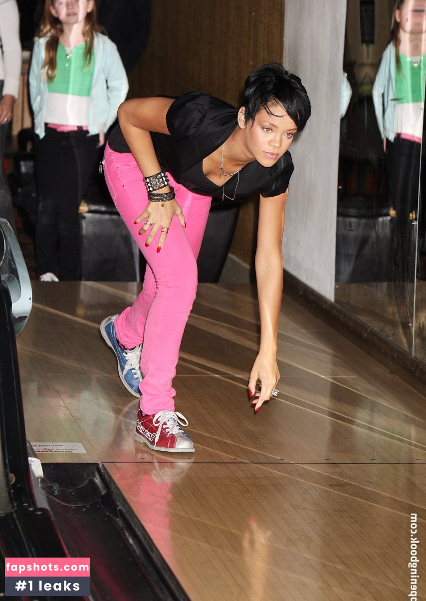 Rihanna gallery photo #2805