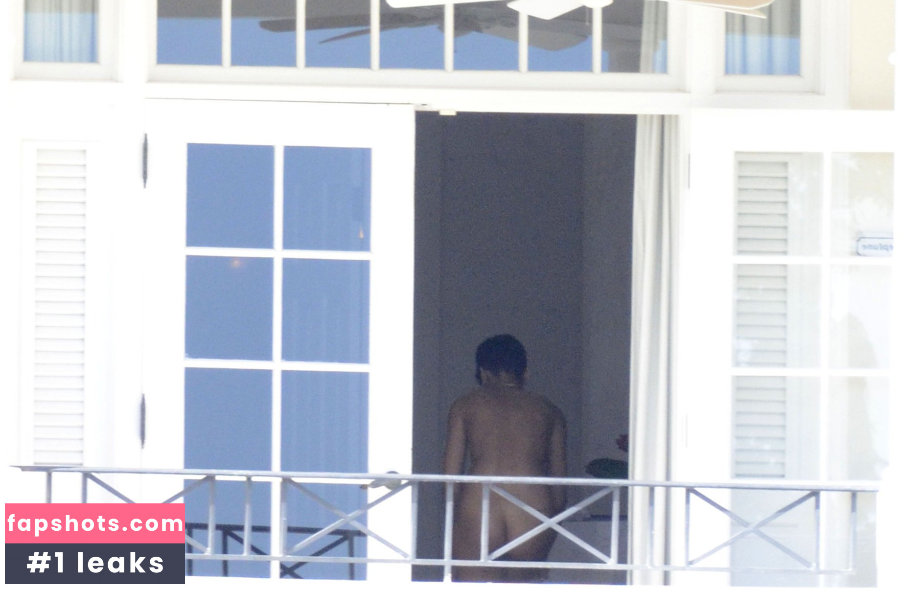 Rihanna gallery photo #2809