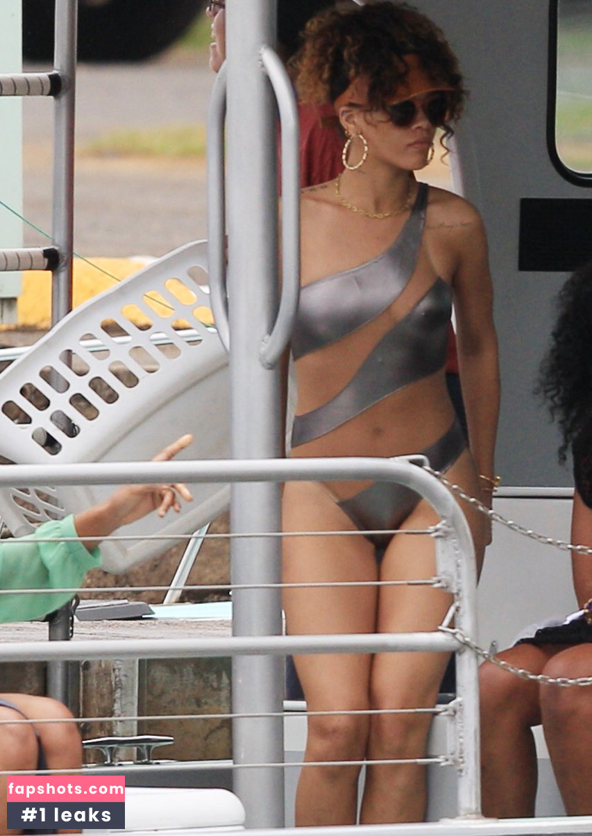 Rihanna gallery photo #2894