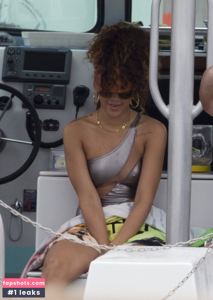 Rihanna gallery photo #2912