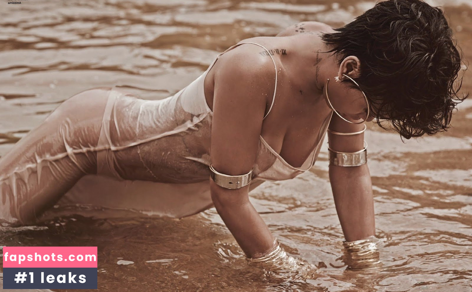 Rihanna gallery photo #3011