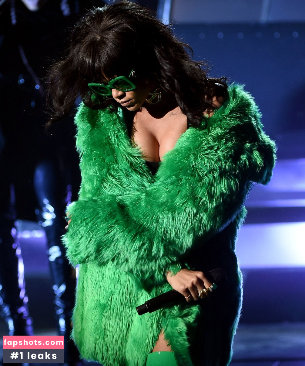 Rihanna gallery photo #3035