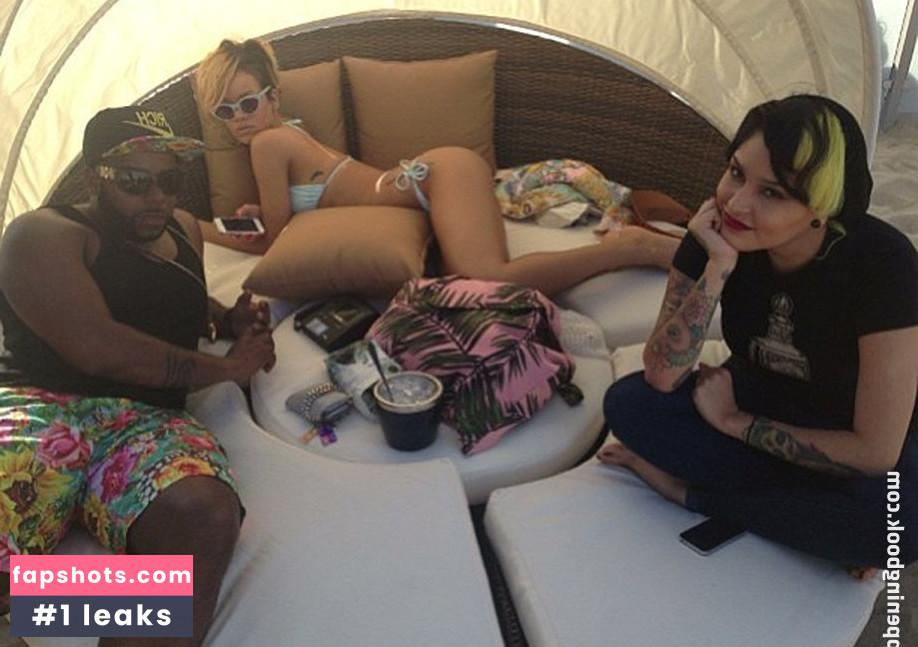 Rihanna gallery photo #3047
