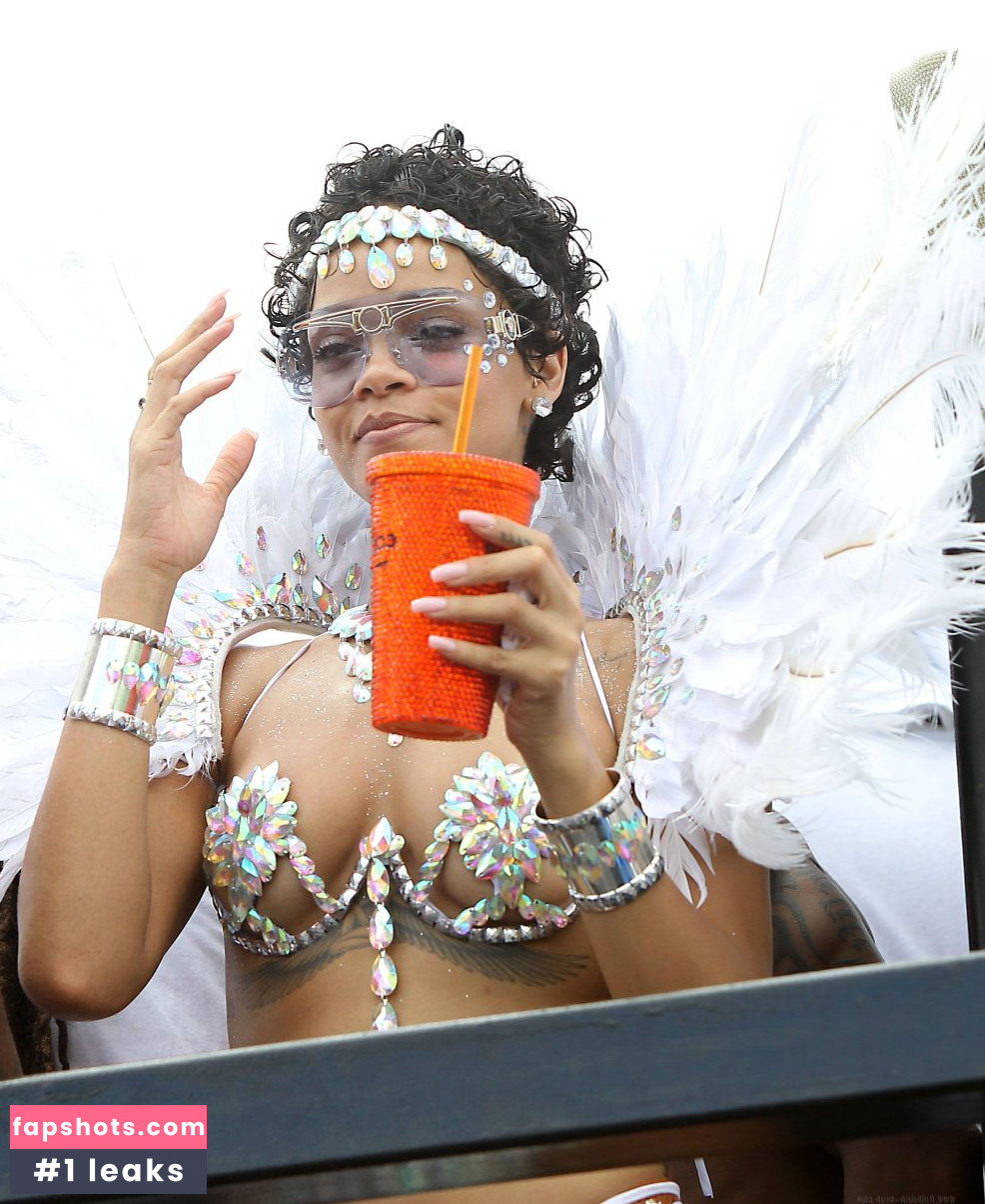 Rihanna gallery photo #3049