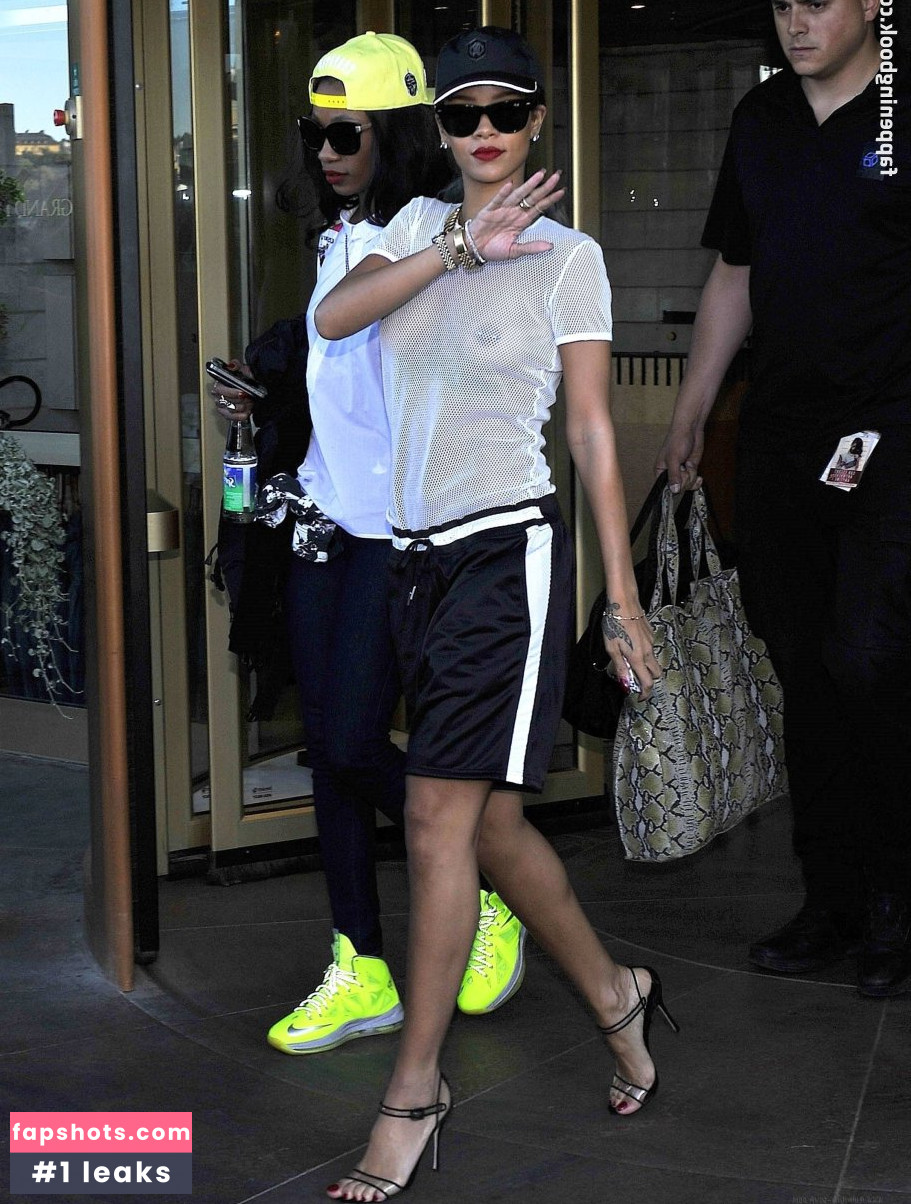 Rihanna gallery photo #3064