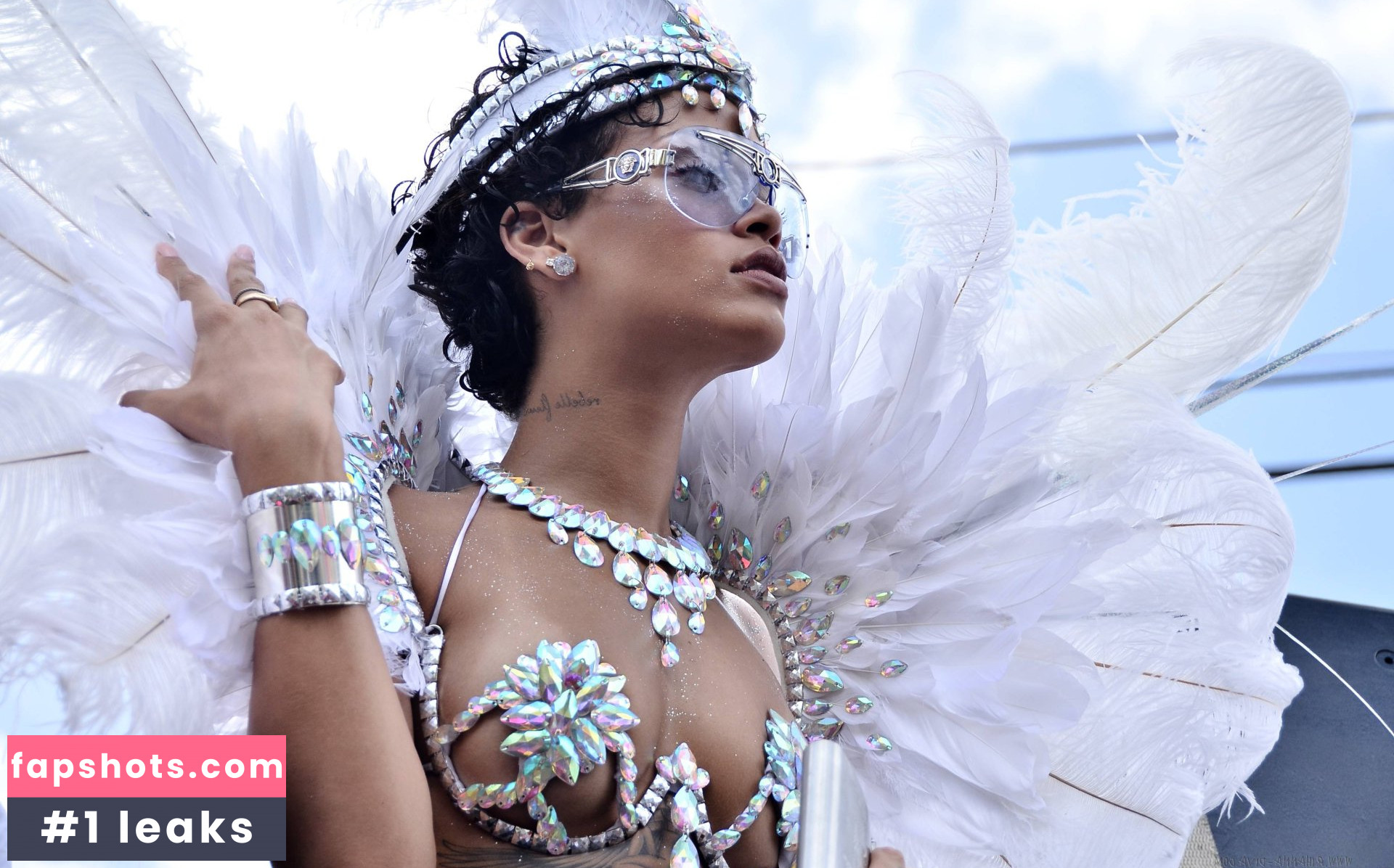 Rihanna gallery photo #3073