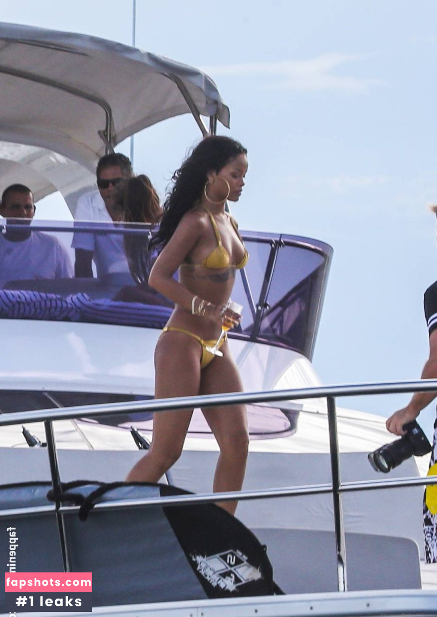 Rihanna gallery photo #3092