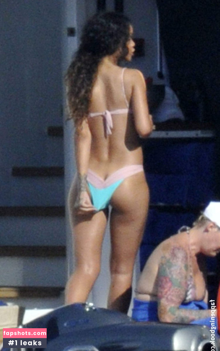 Rihanna gallery photo #3123