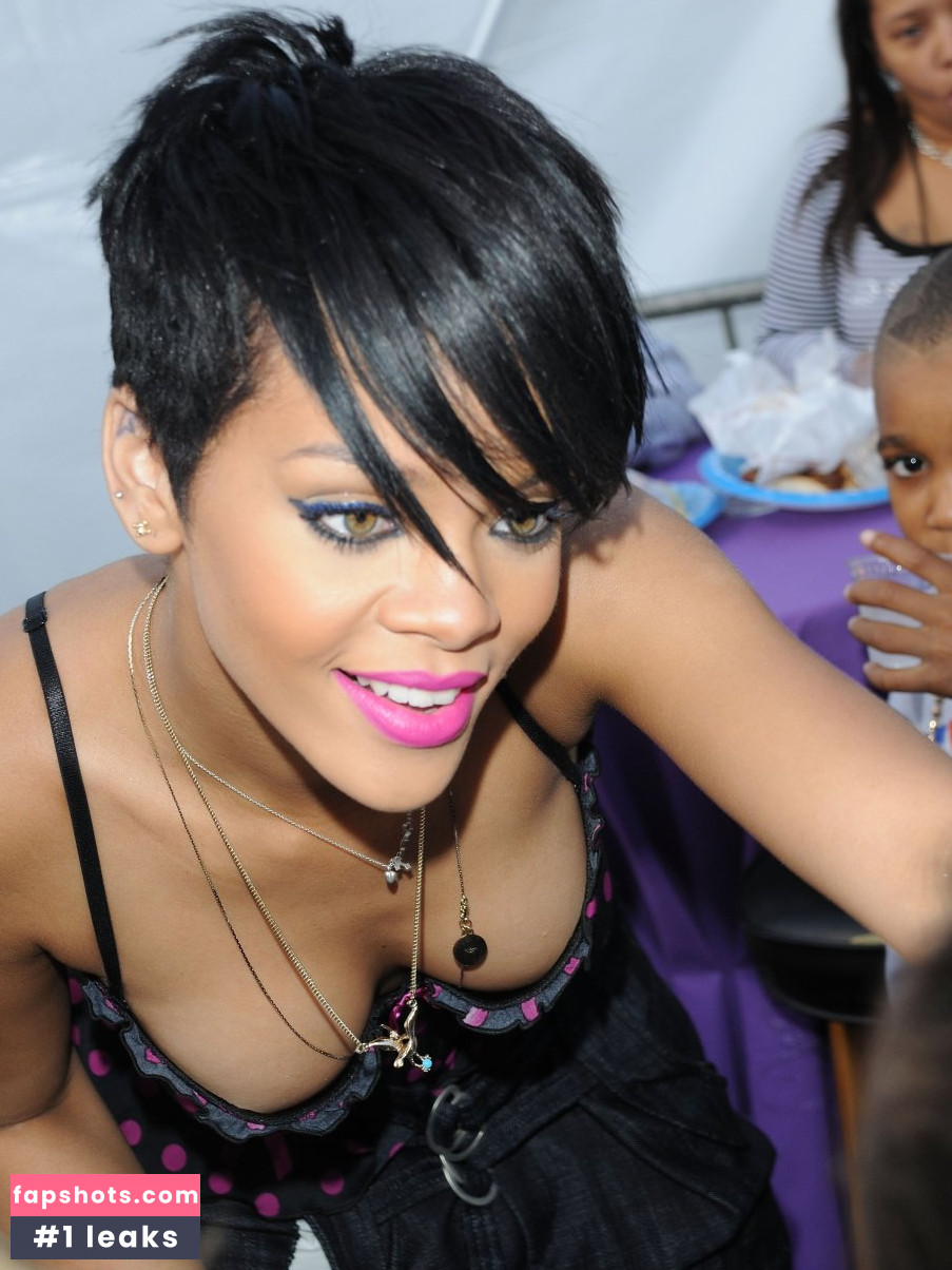 Rihanna gallery photo #3156