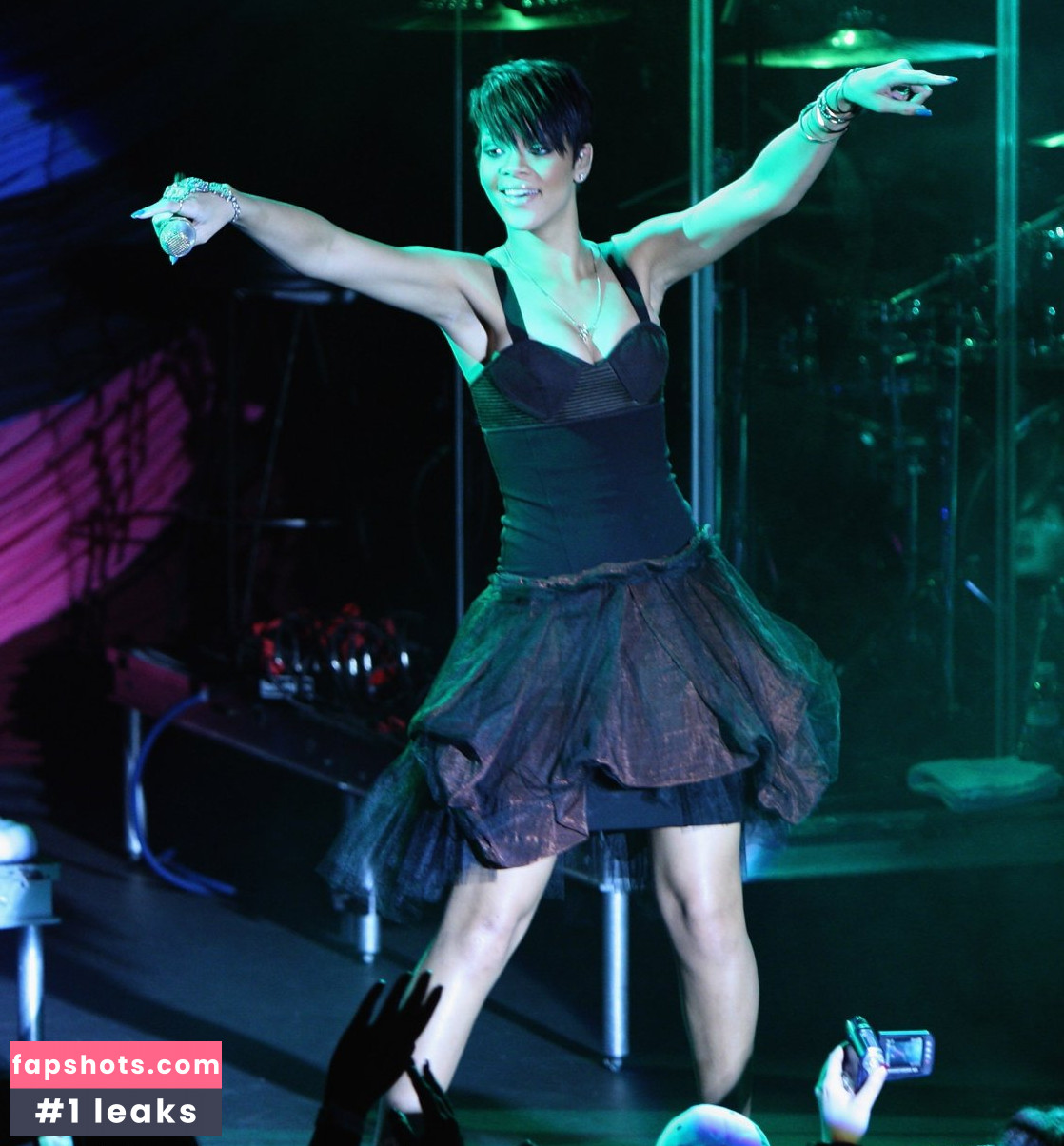 Rihanna gallery photo #3157