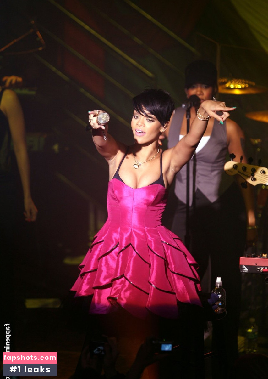 Rihanna gallery photo #3180