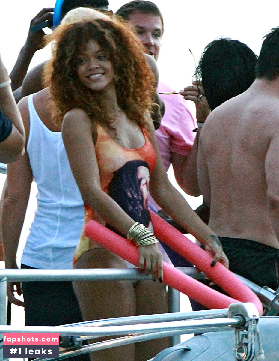 Rihanna gallery photo #3266