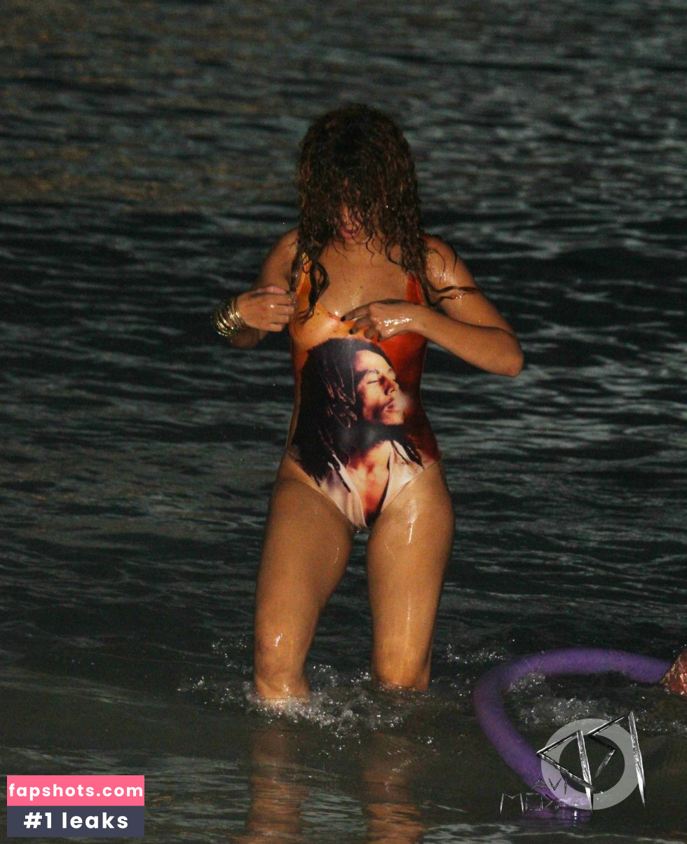 Rihanna gallery photo #3269