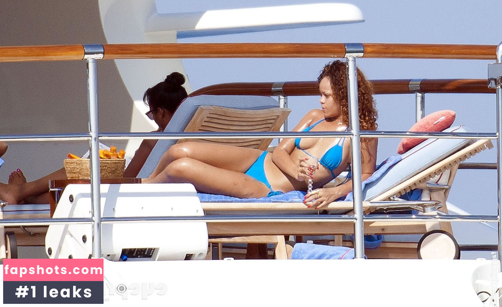 Rihanna gallery photo #3272