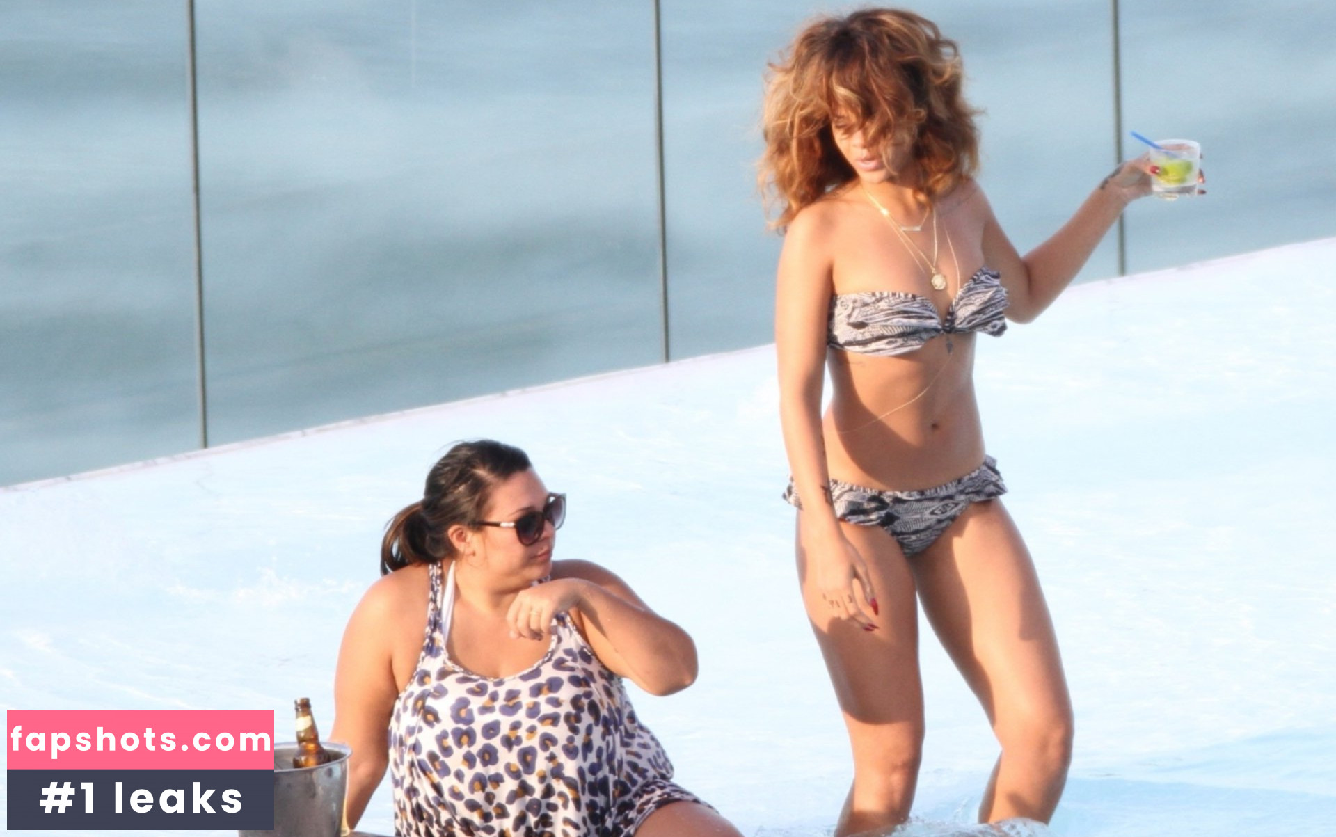 Rihanna gallery photo #3292