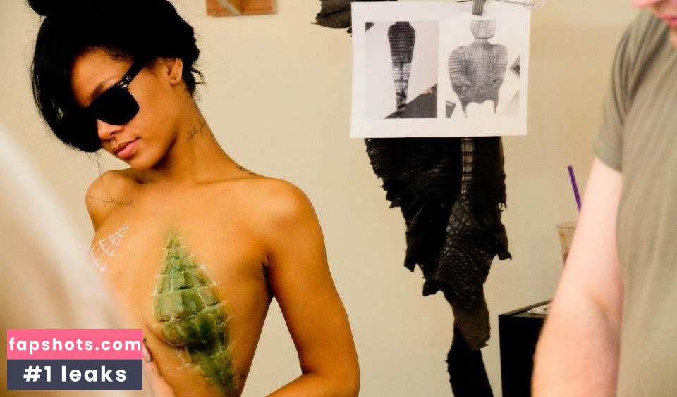 Rihanna gallery photo #3317