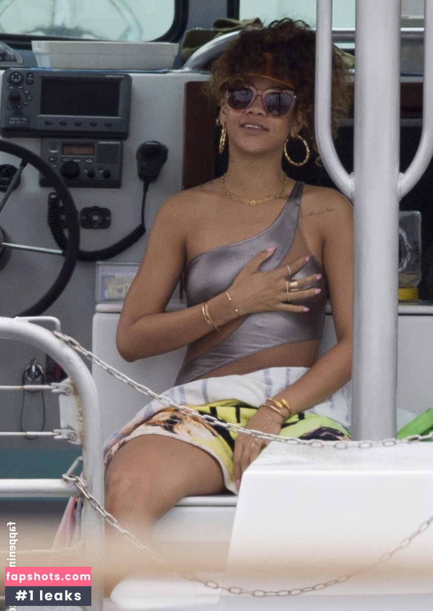 Rihanna gallery photo #3321