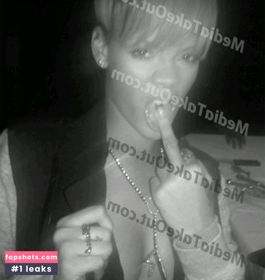 Rihanna gallery photo #3382
