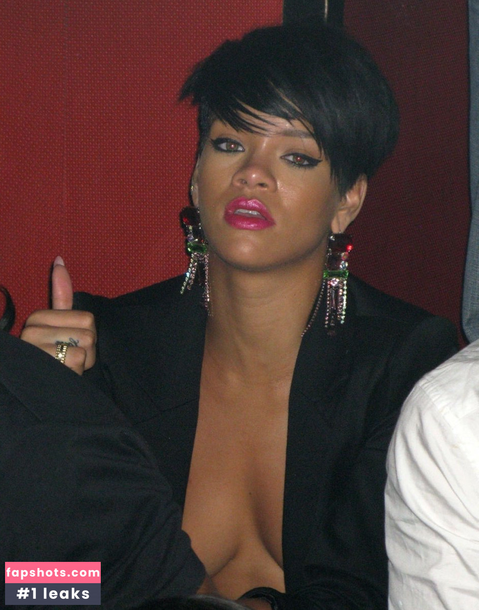 Rihanna gallery photo #3409