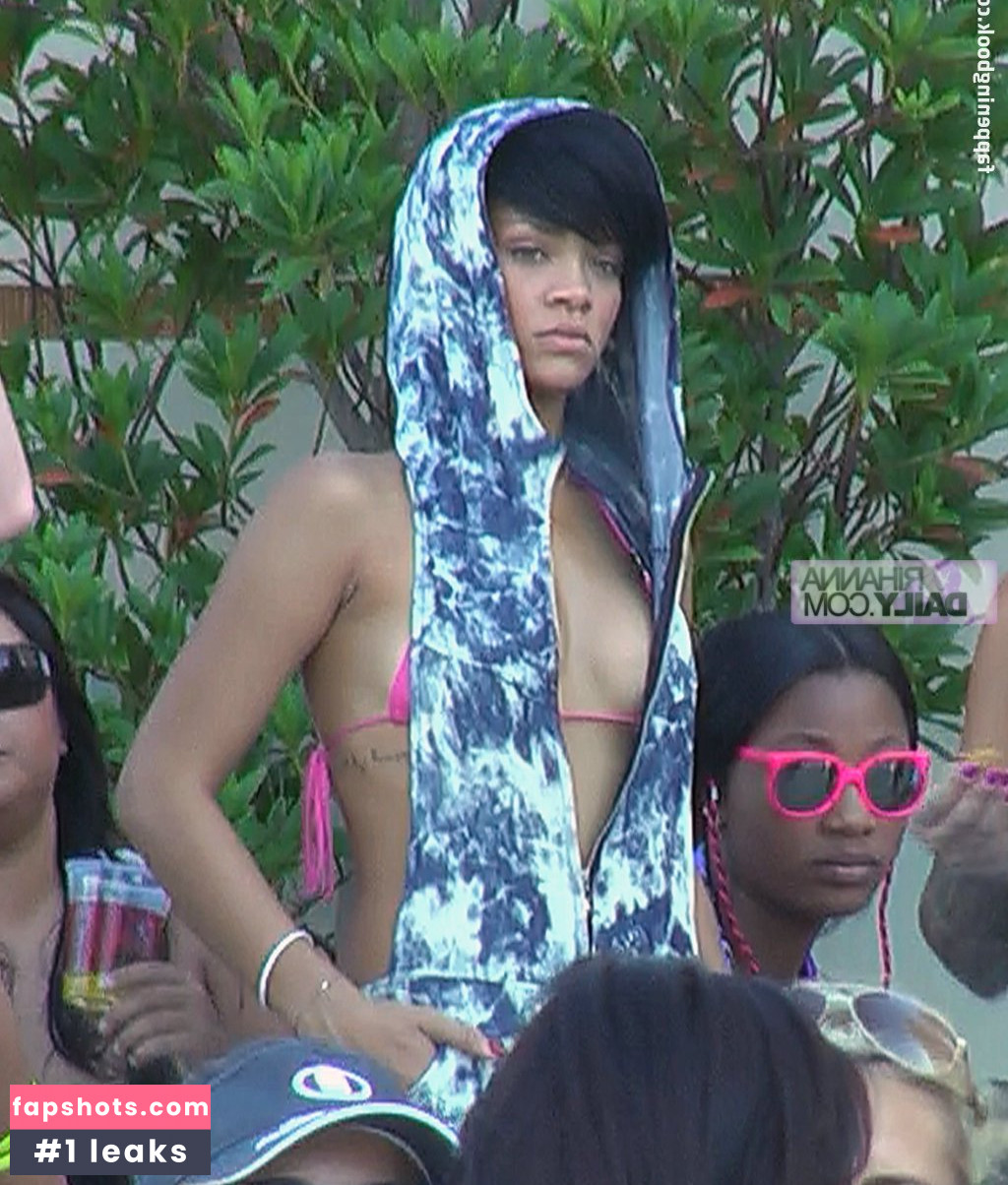 Rihanna gallery photo #3416