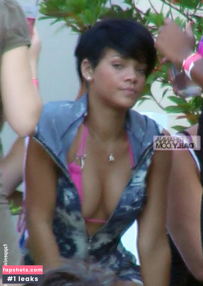Rihanna gallery photo #3417