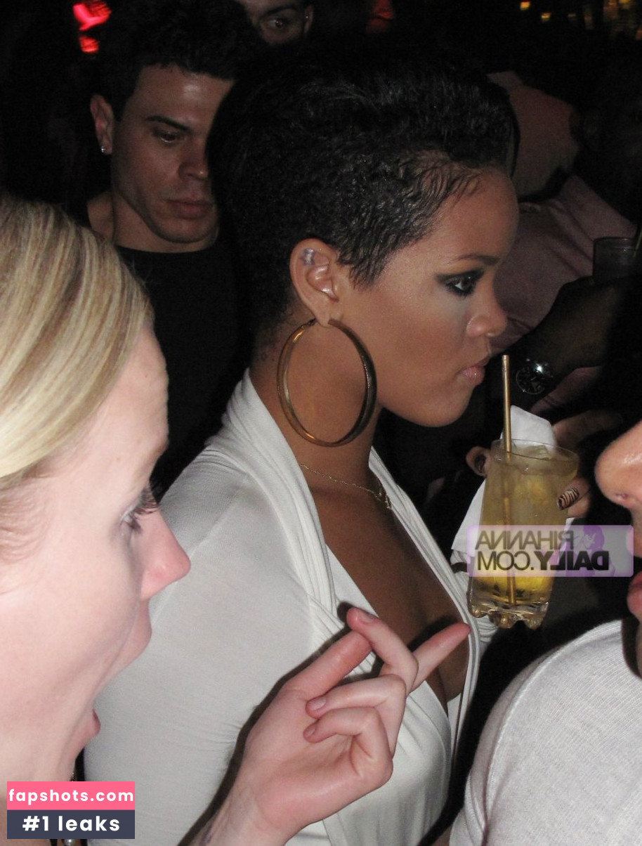 Rihanna gallery photo #3433
