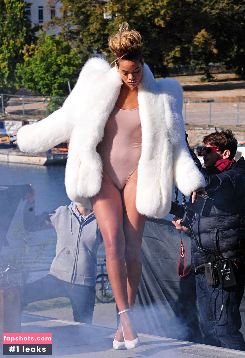 Rihanna gallery photo #3457