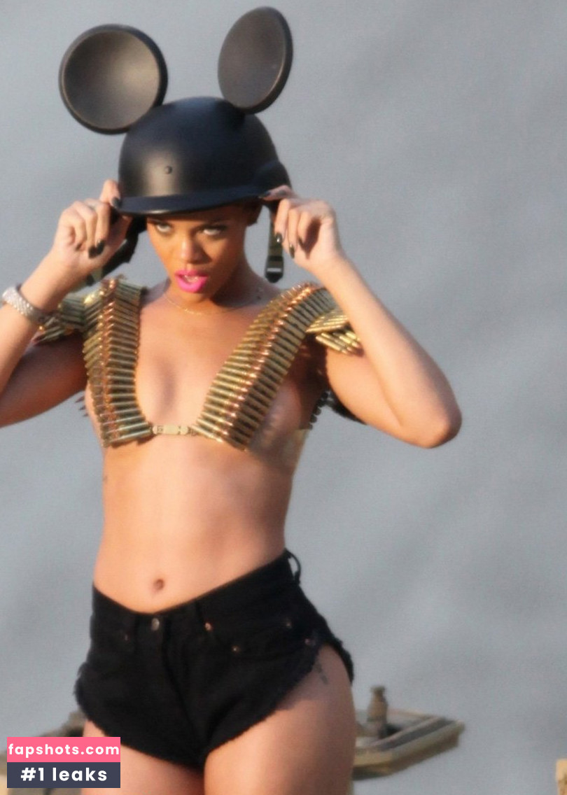 Rihanna gallery photo #3486