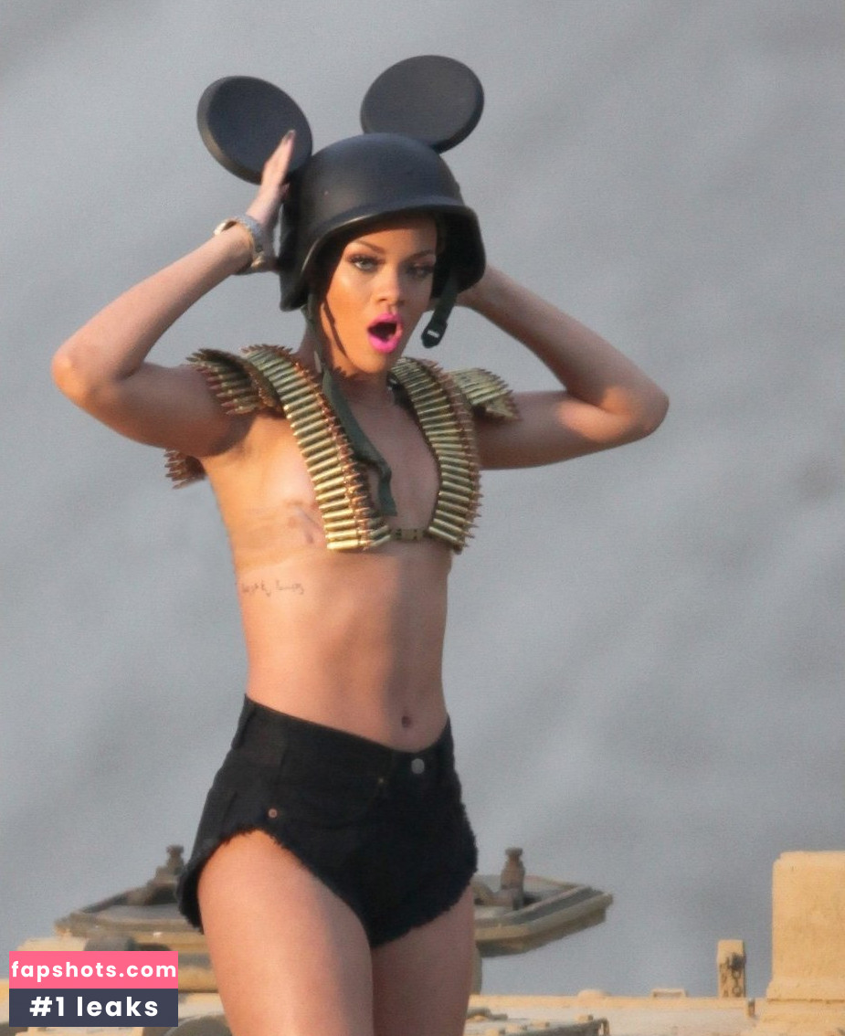 Rihanna gallery photo #3490