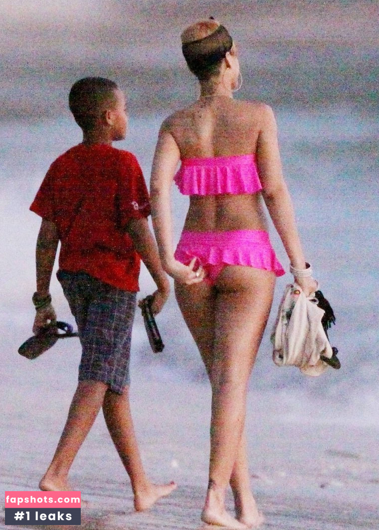 Rihanna gallery photo #3515