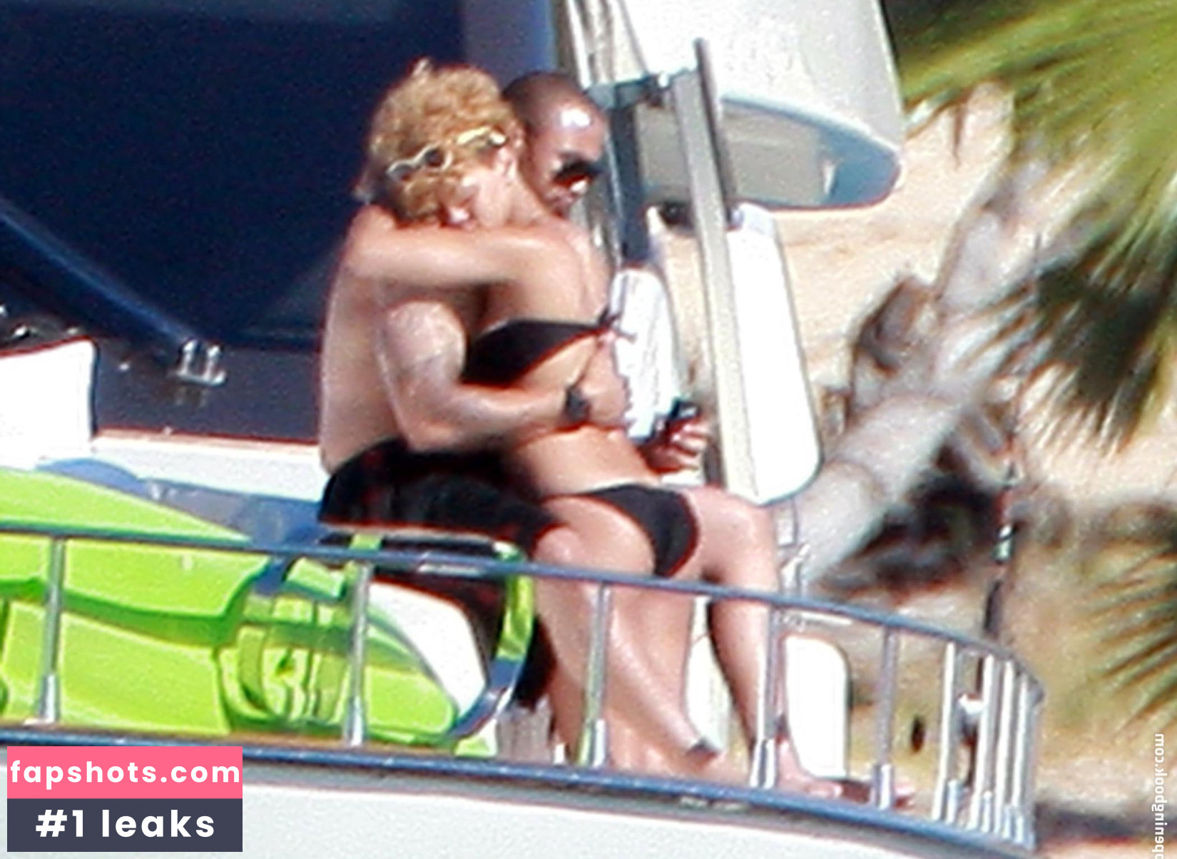 Rihanna gallery photo #3526