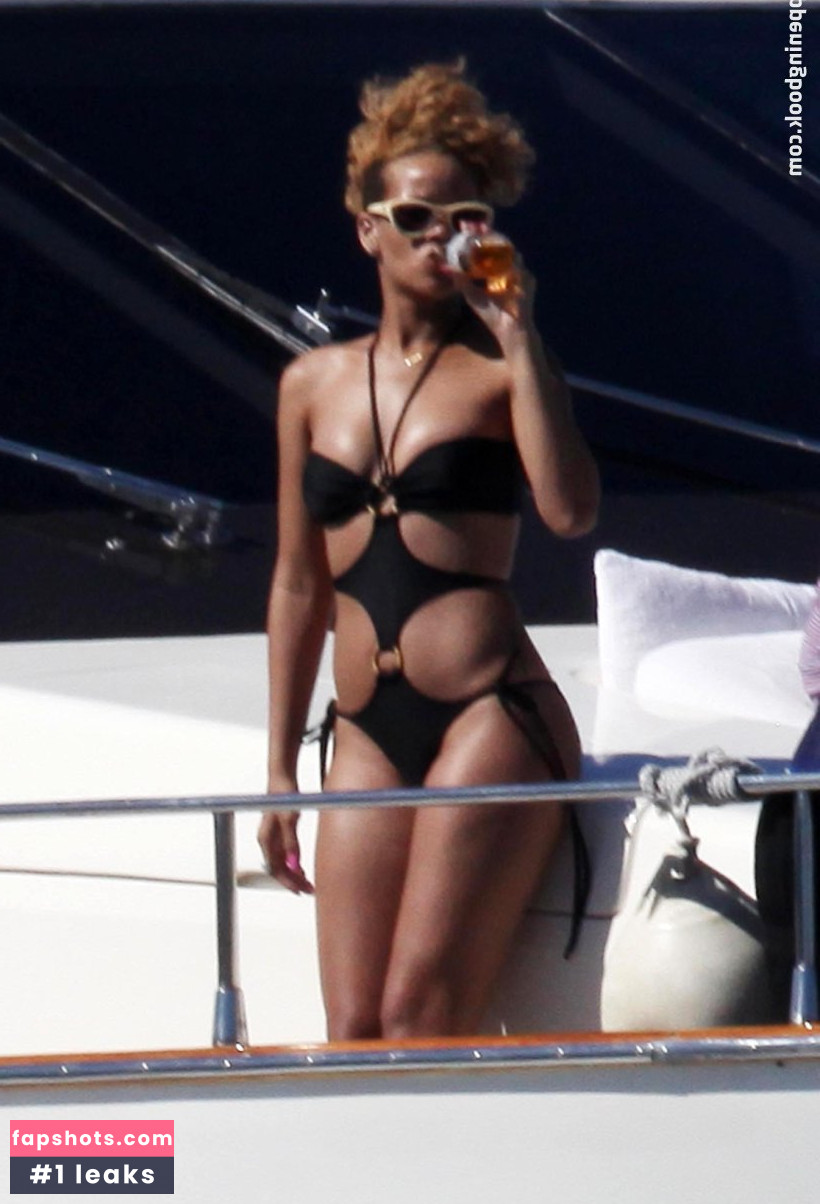 Rihanna gallery photo #3527