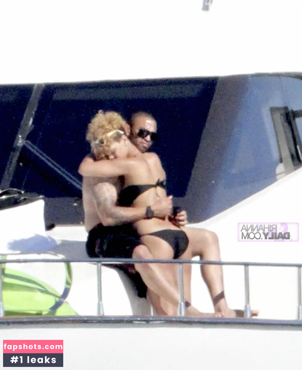 Rihanna gallery photo #3529