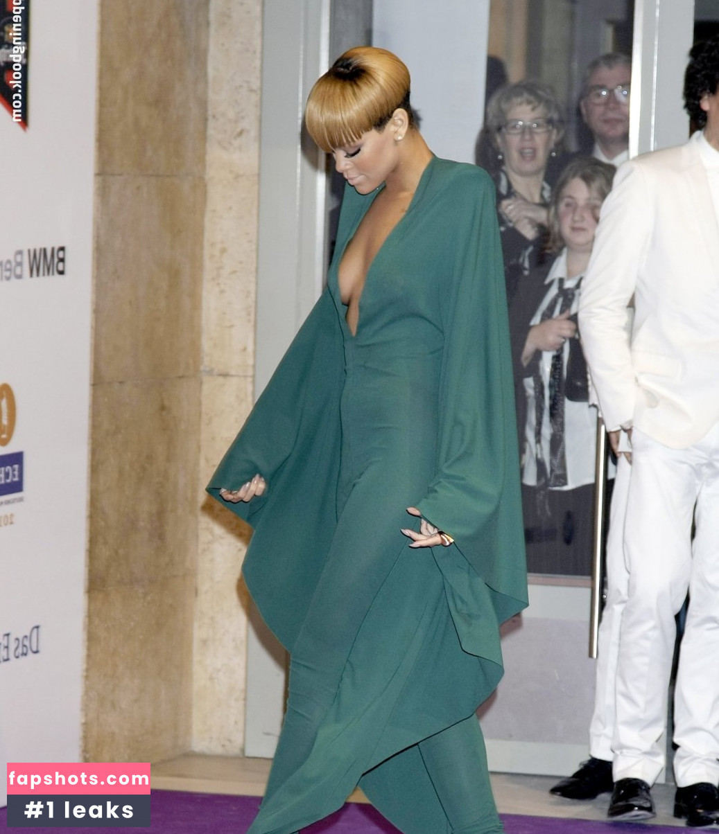 Rihanna gallery photo #3551