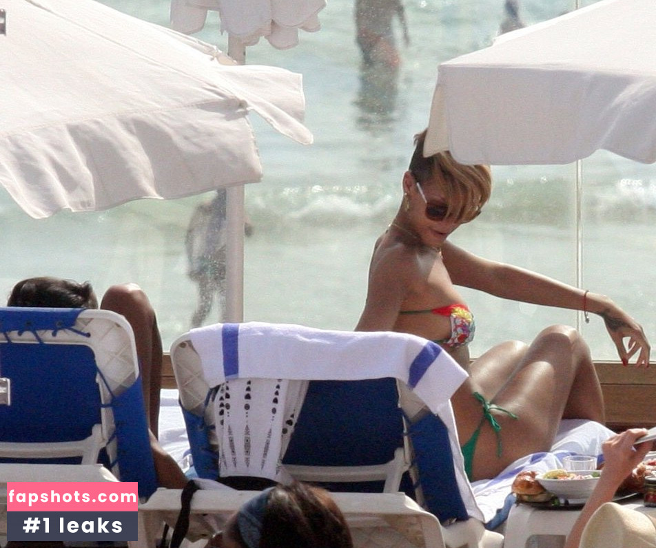 Rihanna gallery photo #3572