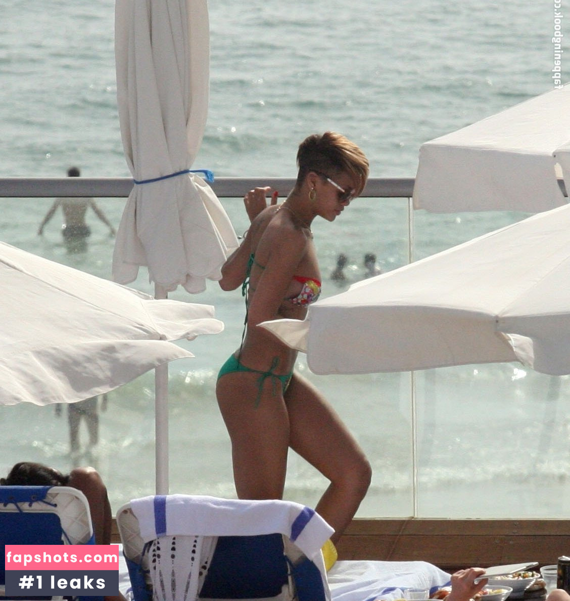 Rihanna gallery photo #3573