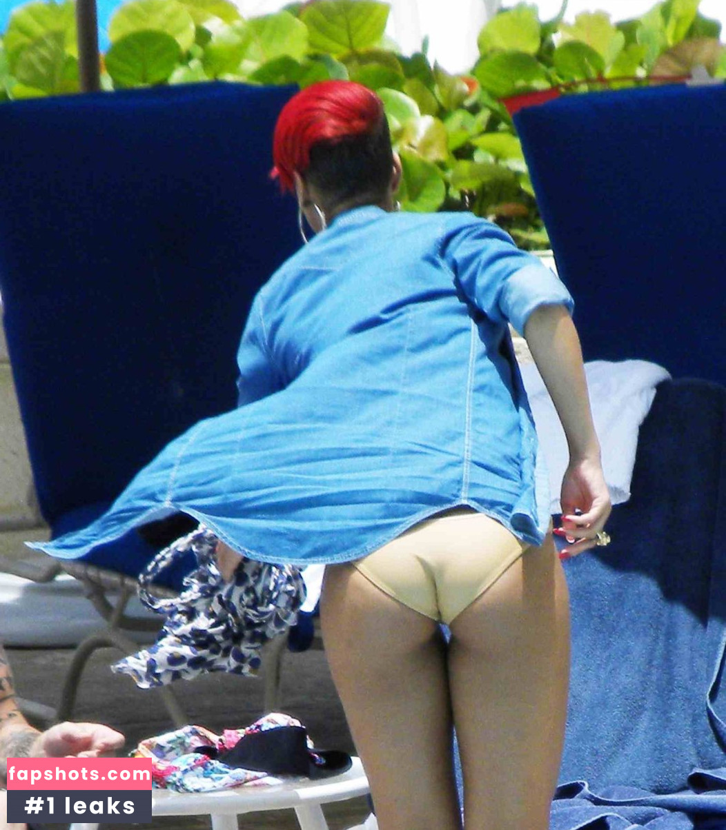 Rihanna gallery photo #3583