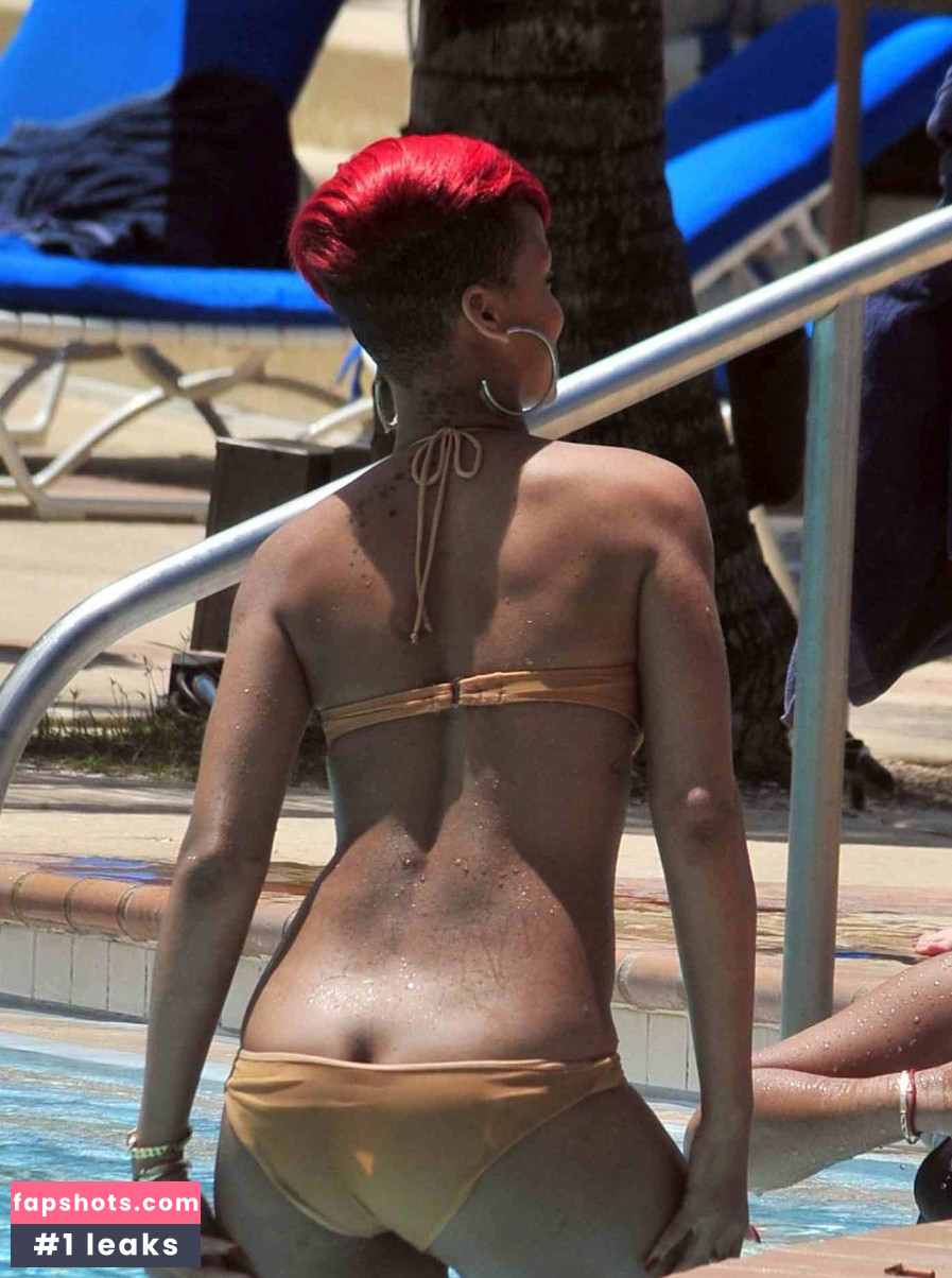 Rihanna gallery photo #3585
