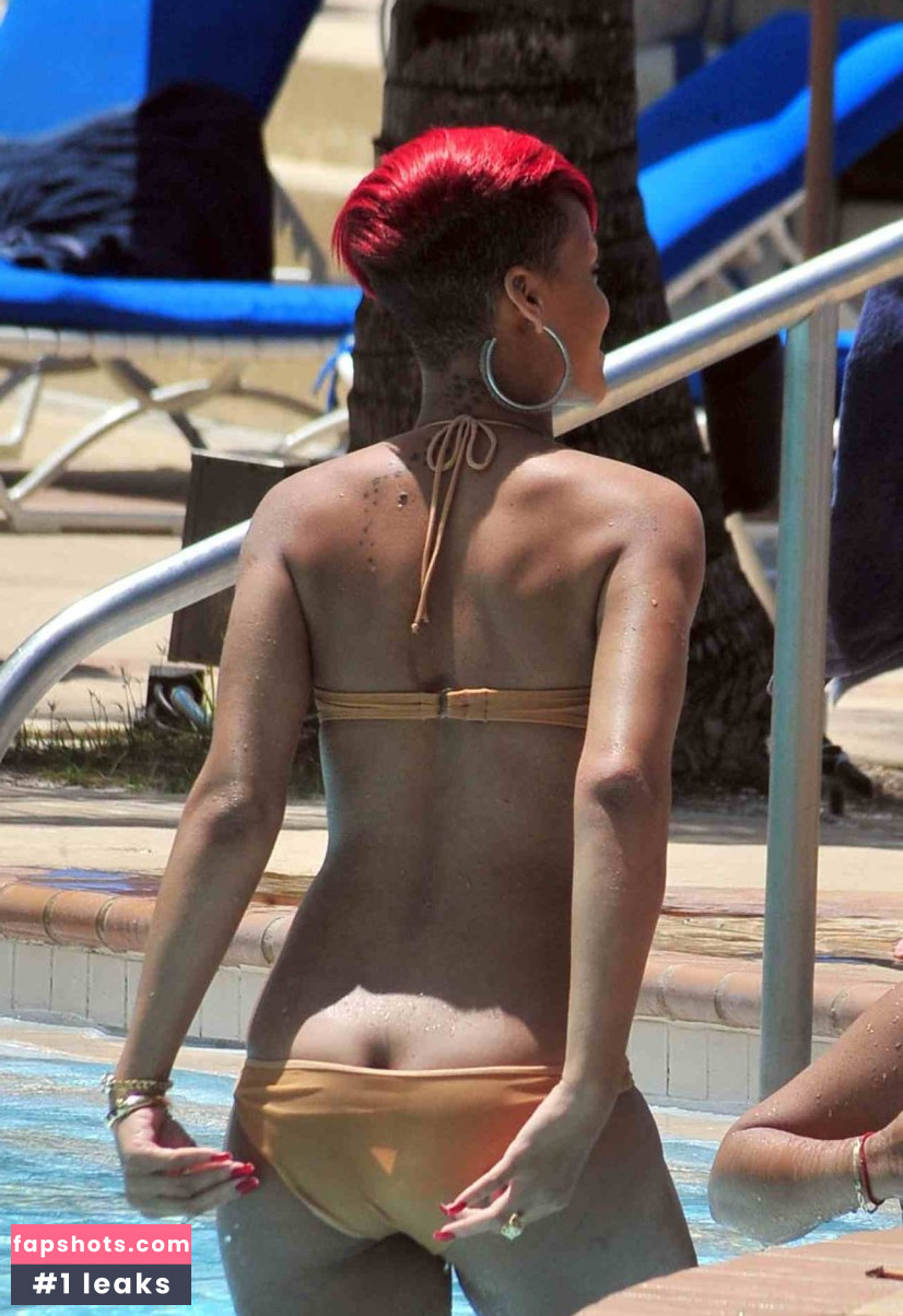 Rihanna gallery photo #3586