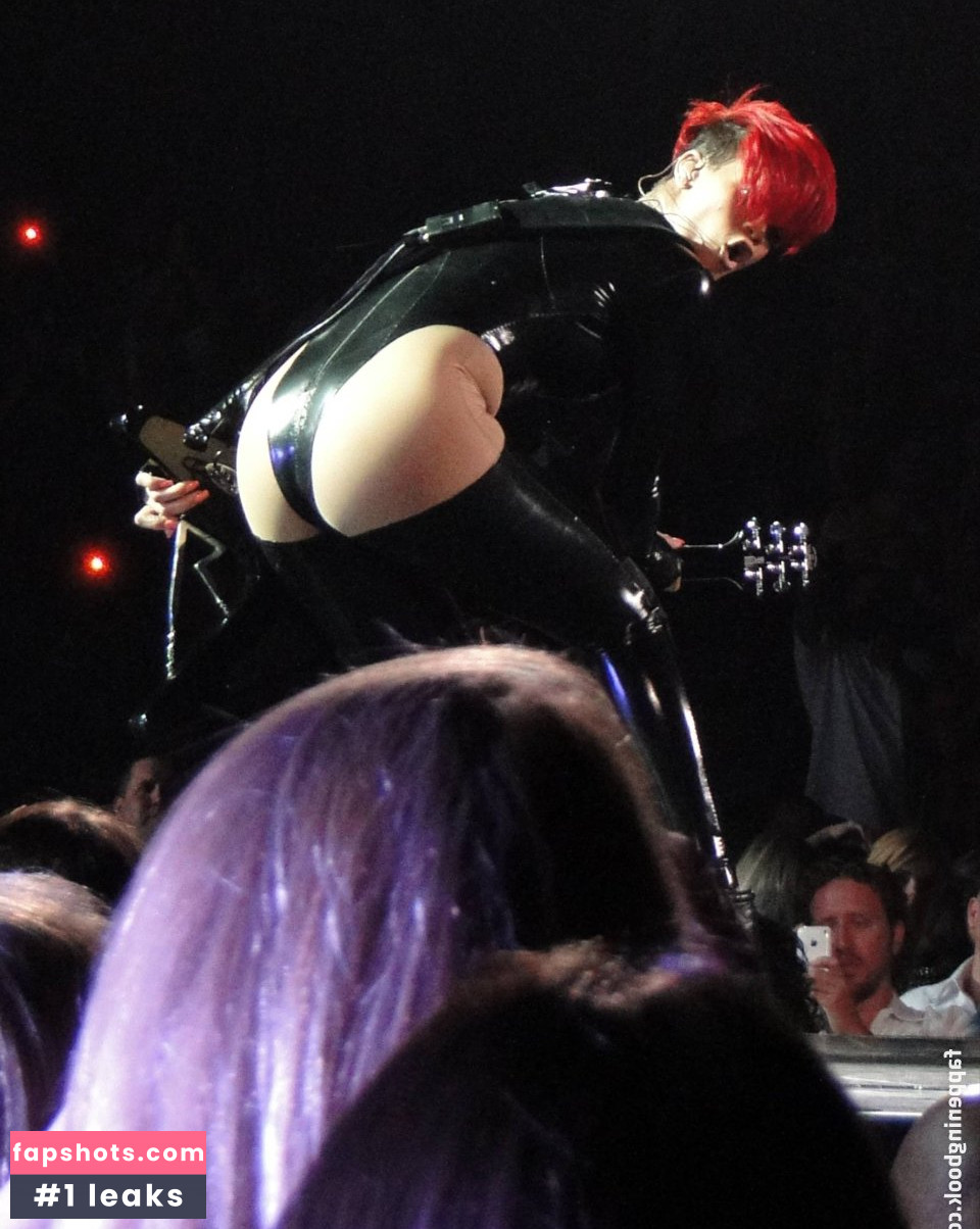 Rihanna gallery photo #3608