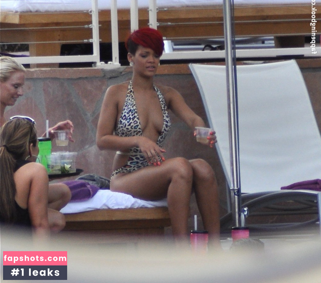 Rihanna gallery photo #3609
