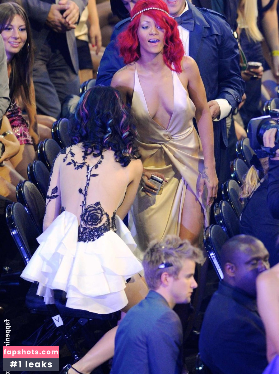 Rihanna gallery photo #3613