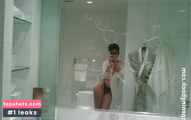 Rihanna gallery photo #3671