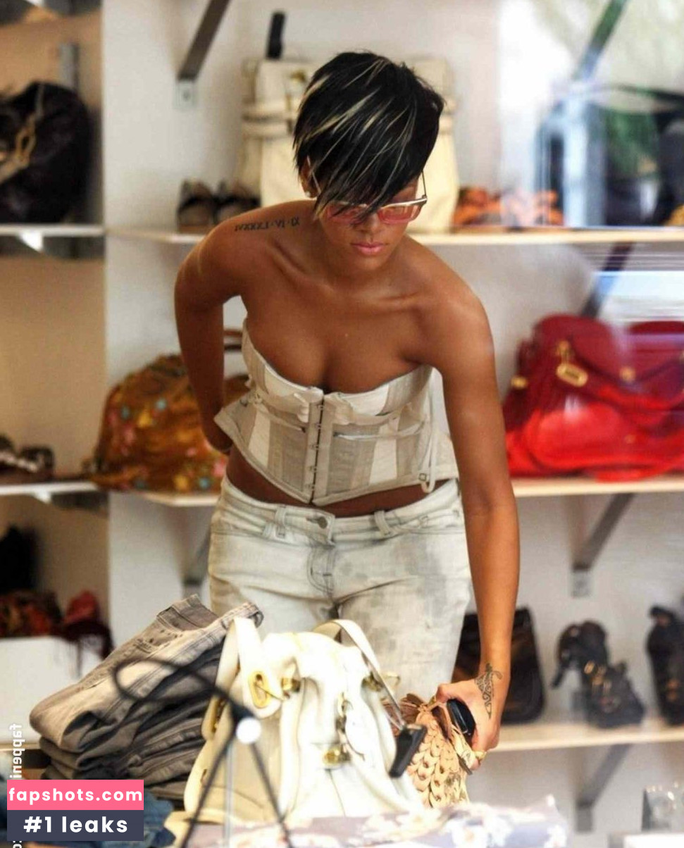 Rihanna gallery photo #3676