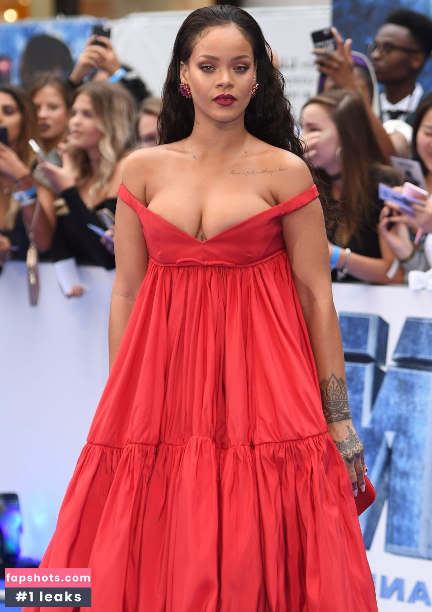 Rihanna gallery photo #3703