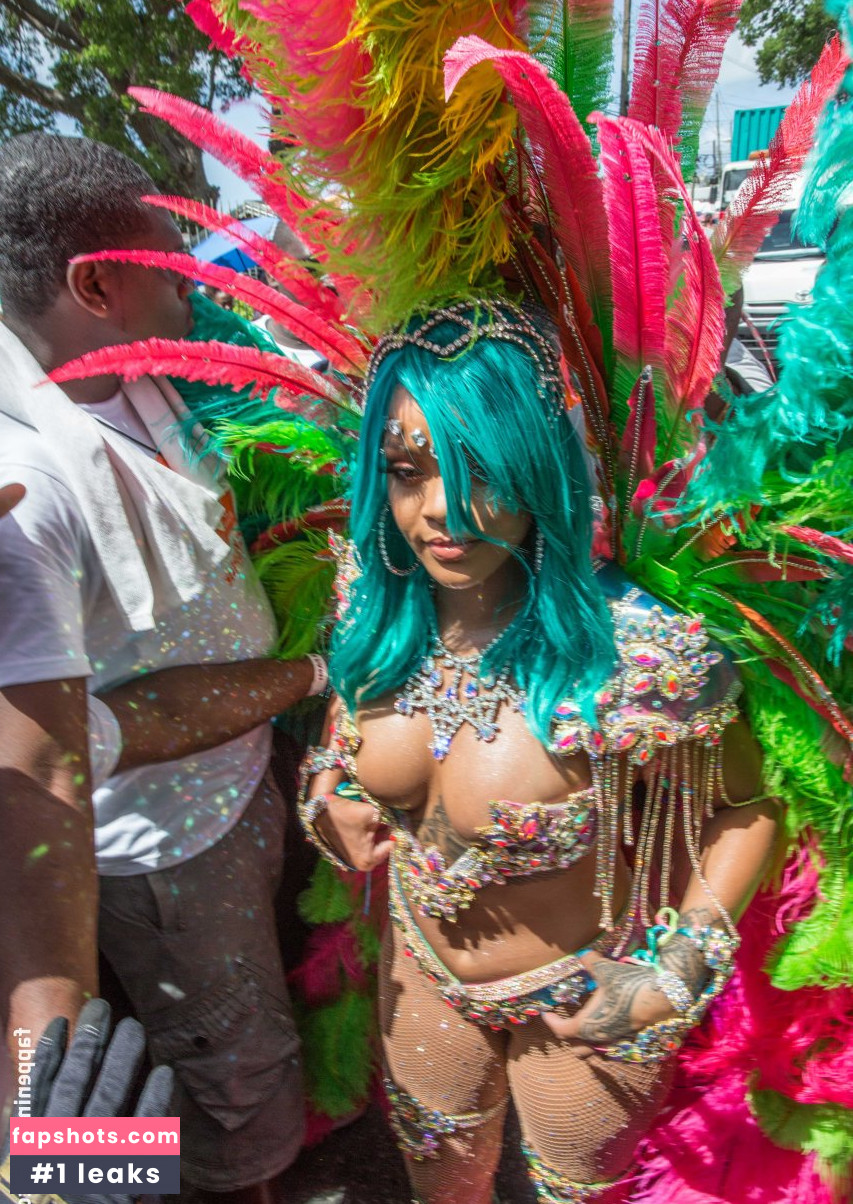 Rihanna gallery photo #3704